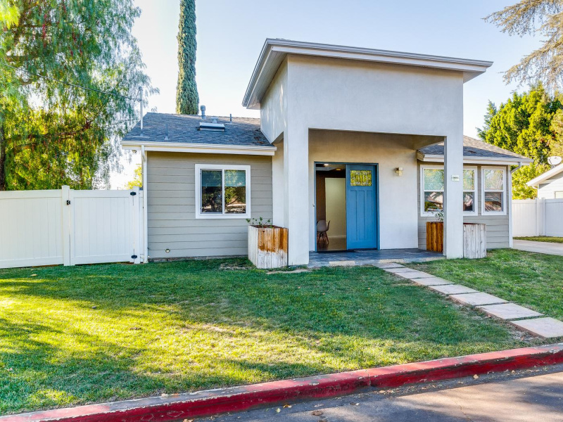 16001 wyandotte, los angeles, California, United States 91406, ,House,Vacation Rental,wyandotte,1076