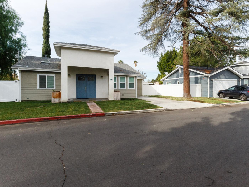 16001 wyandotte, los angeles, California, United States 91406, ,House,Vacation Rental,wyandotte,1076