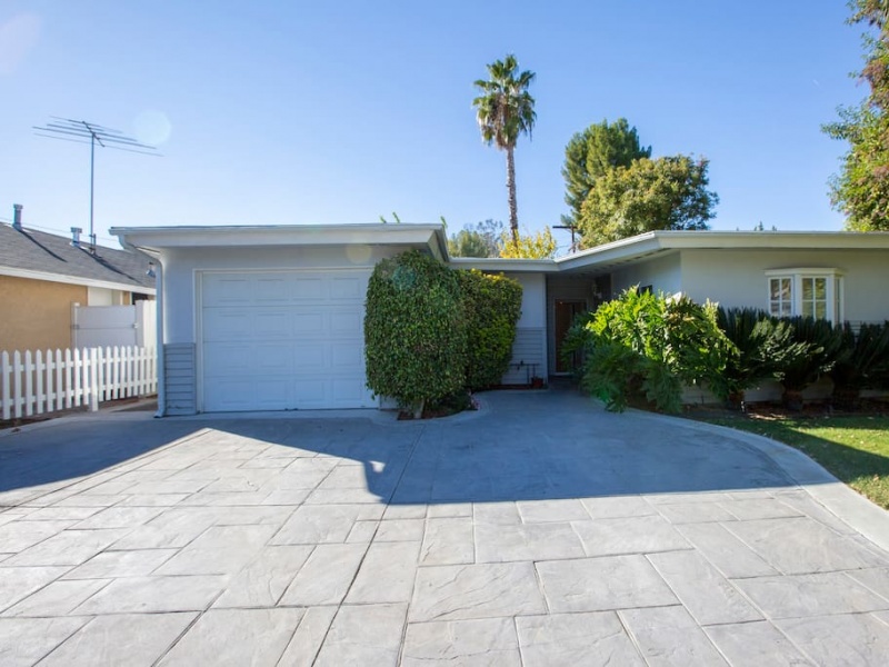 5049 Serrania Ave.,Los Angeles,California,United States 91364,House,5049 Serrania Ave. ,1022