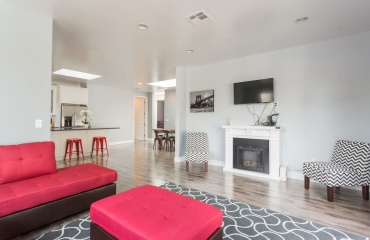 Los Angeles,Los Angeles,California,United States 91406,House,1026