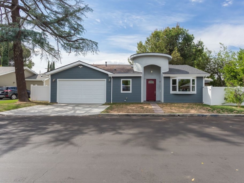 Los Angeles,Los Angeles,California,United States 91406,House,1026