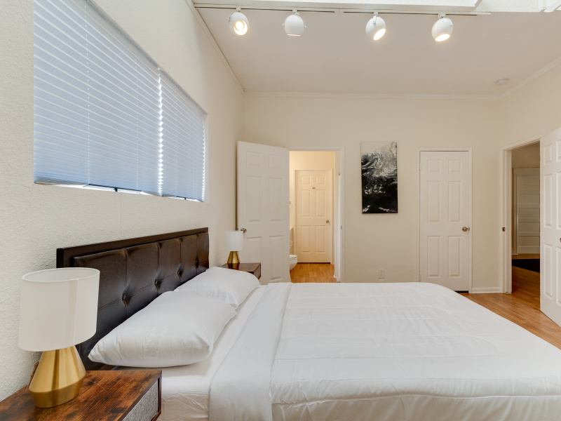 Los Angeles, Los Angeles, California, United States 90005, ,House,Fim Location Rental,1033