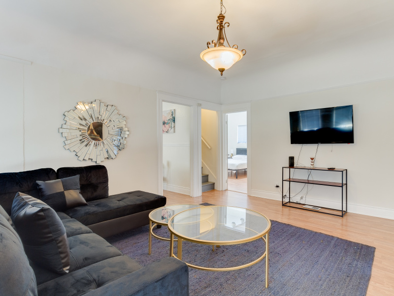 Los Angeles, Los Angeles, California, United States 90005, ,House,Fim Location Rental,1033