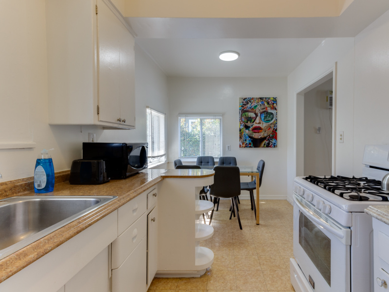 138-140 madison ave, los angeles, California, United States 90004, ,House,Fim Location Rental,madison ave,1050