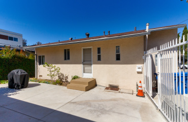 138-140 madison ave, los angeles, California, United States 90004, ,House,Fim Location Rental,madison ave,1050