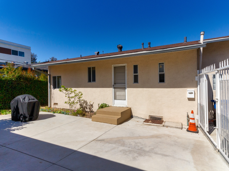 138-140 madison ave, los angeles, California, United States 90004, ,House,Fim Location Rental,madison ave,1050