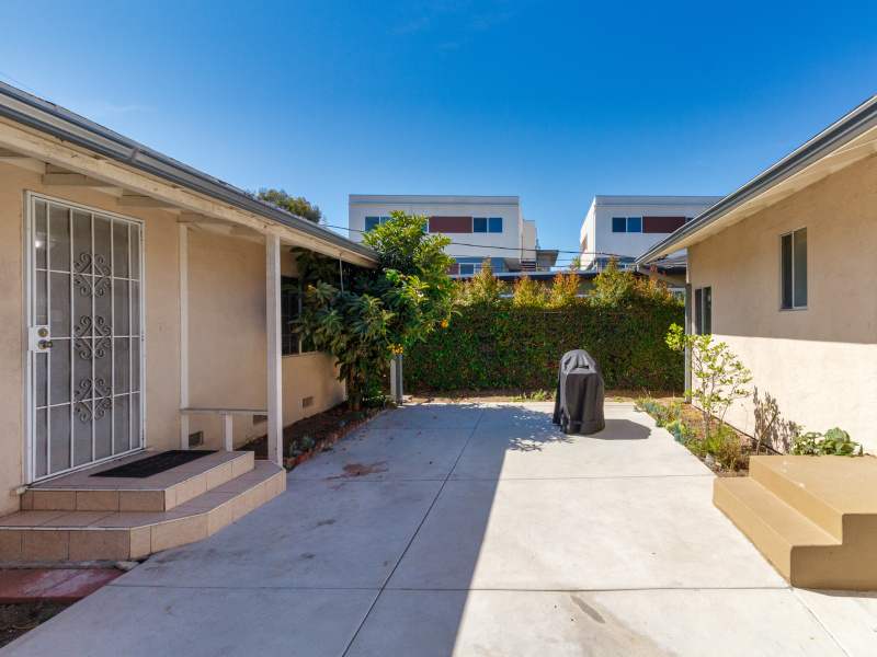 138-140 madison ave, los angeles, California, United States 90004, ,House,Fim Location Rental,madison ave,1050