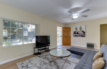 138-140 madison ave, los angeles, California, United States 90004, ,House,Fim Location Rental,madison ave,1050