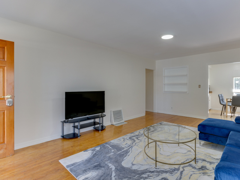 138-140 madison ave, los angeles, California, United States 90004, ,House,Fim Location Rental,madison ave,1050