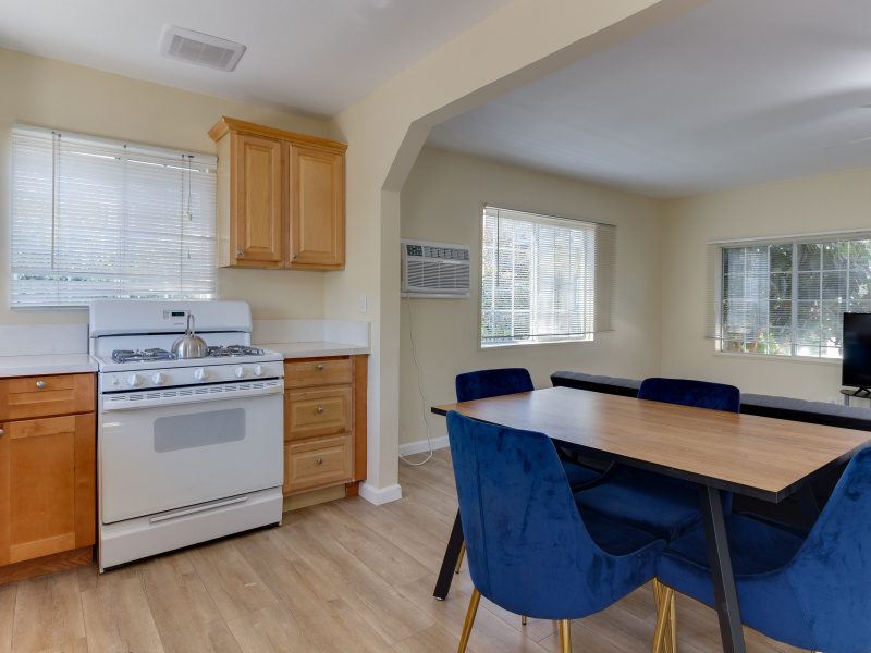 138-140 madison ave, los angeles, California, United States 90004, ,House,Fim Location Rental,madison ave,1050