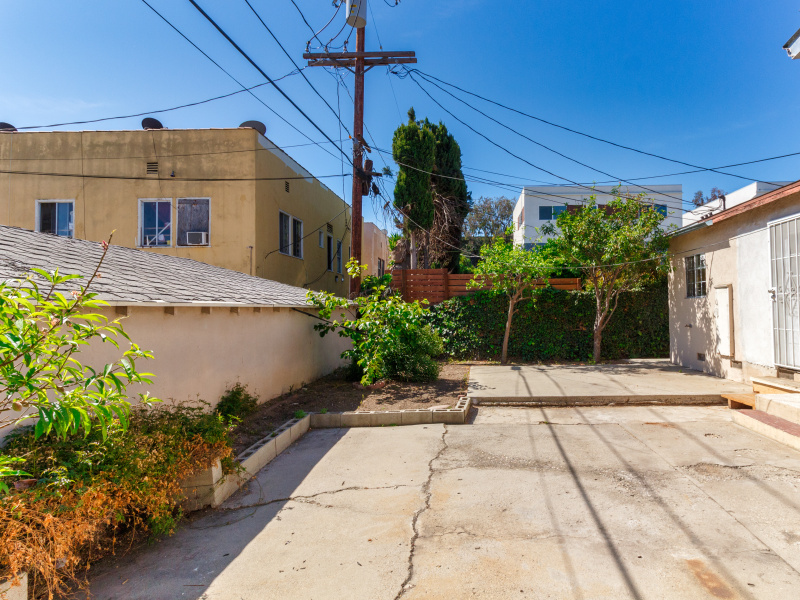 138-140 madison ave, los angeles, California, United States 90004, ,House,Fim Location Rental,madison ave,1050