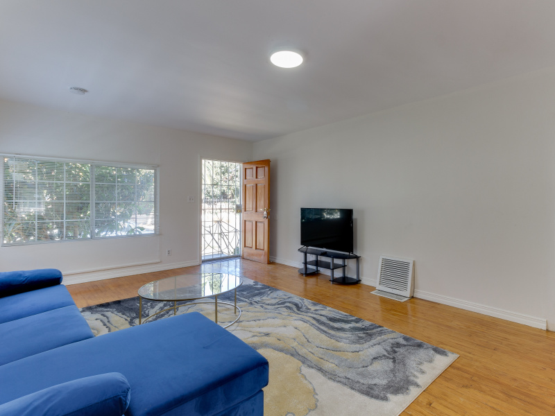 138-140 madison ave, los angeles, California, United States 90004, ,House,Fim Location Rental,madison ave,1050