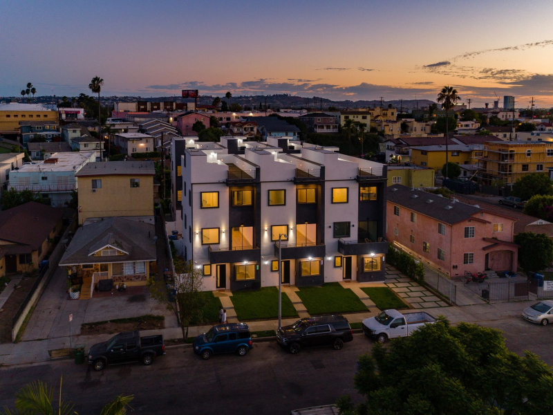 Pickford 4826, Los Angeles, Los Angeles, California, United States 90019, 12 Bedrooms Bedrooms, ,9 BathroomsBathrooms,Villa,Vacation Rental,4826 ,1070